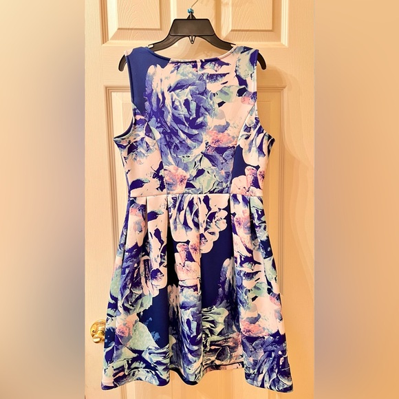 APT. 9 Dress Size M Scuba Diving Material with Pockets - Picture 4 of 5